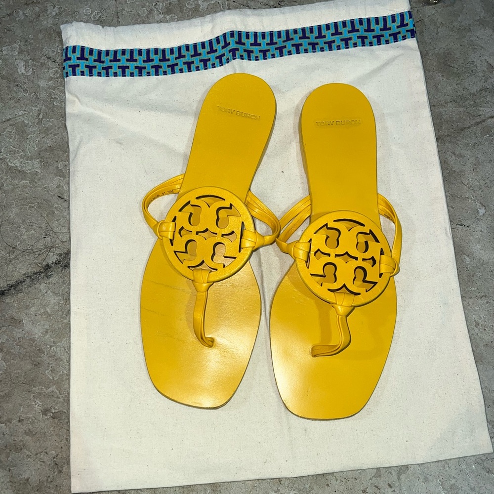Tory Burch logo thong sandals in yellow